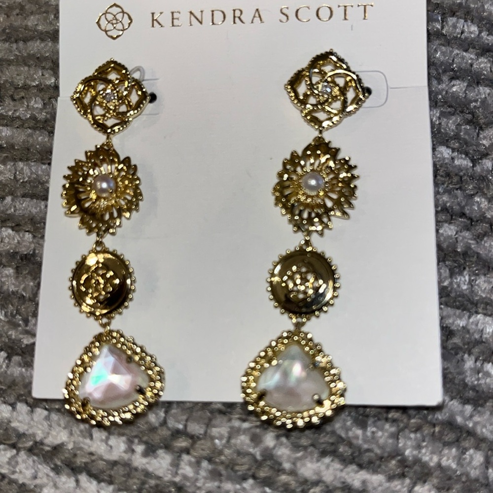 𖤛Kendra Scott Brielle Gold Linear Drop Earrings in Ivory Mother-of-Pearl